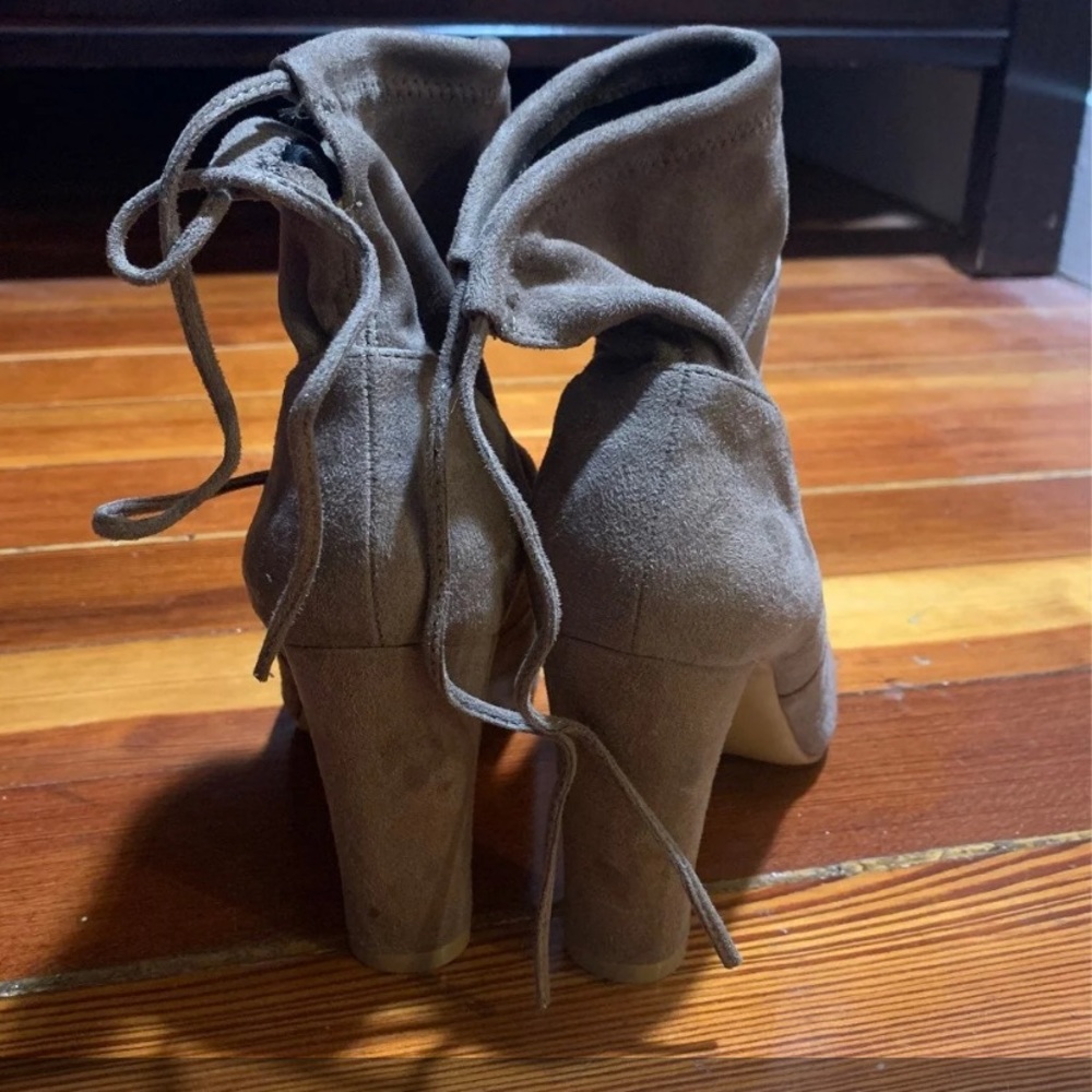 Heeled booties - Picture 2 of 3
